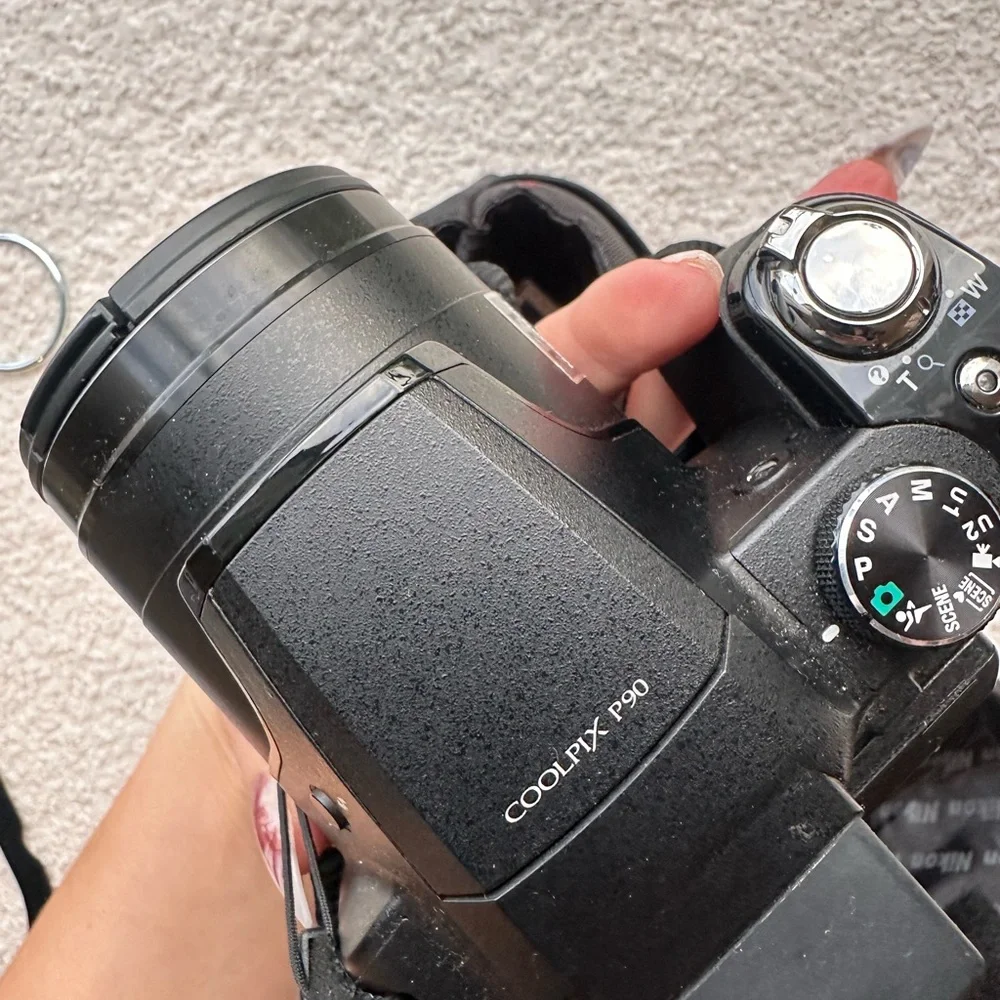Nikon COOLPIX P90 Black Digital Camera